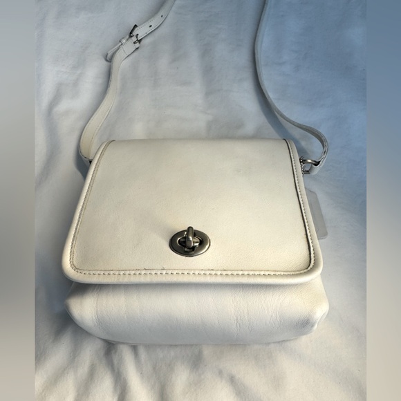 Vintage Coach Companion Flap Bag - # 9076 (Ivory) - Picture 4 of 13